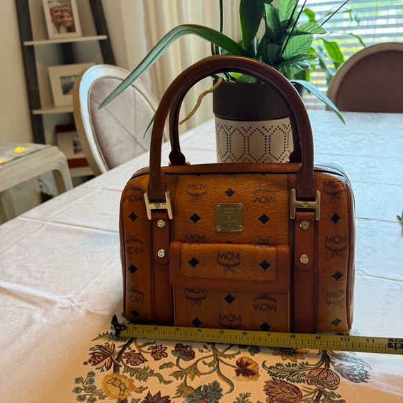 MCM Preowned cognac Leather Bag with Gold embossed hardware. - Picture 15 of 15